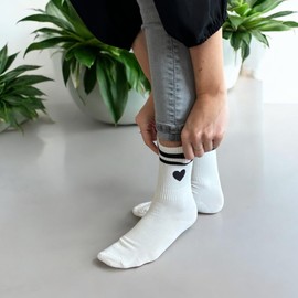 Tindo White Socks with Heart Motif Funny Crazy Socks for Men and Women Gift Socks Unisex One Size 36-43 Crew Socks 1 Pair, Heart black