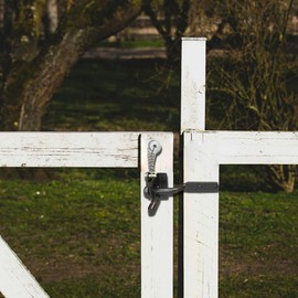 Earssa Self Locking Gate Latch,Carbon Steel Gate Latch for Wooden Fence with Spring Pull String, Self Locking Gate Latch Automatic Gravity Lever for Wood Fence Gate, Garden, Farm, Shed