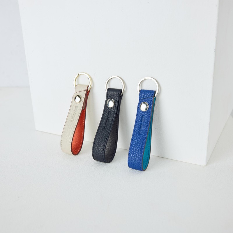 Com Size M 95-10WI01-204 Shrink Leather Key Chain, Cream x