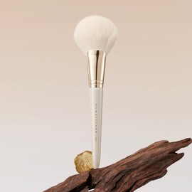 Bisque Series Fan Powder Brush for Setting Makeup Soft Focus Finish Painted Birch Handle with Soft Nylon Bristles MJ901