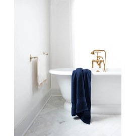 Delara Organic Cotton Luxuriously Plush Bath Towel | GOTS & OEKO-TEX Certified | Premium Hotel Quality Towels | Feather Touch Technology | 650 GSM Long Staple|Soft, Quick Dry & Ultra-Absorbent 30"x58"