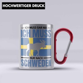 Trendation - Schweden Geschenk Ich Muss Gar Nix Ich Muss Nur Nach Schweden Edelstahl Tasse Karabiner Geschenkidee Abschiedsgeschenk (Rot)