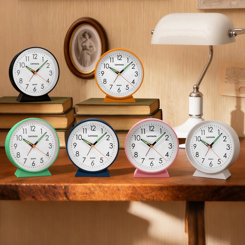 4.5 Inch Small Silent Analog Alarm Clock, Retro Battery Operated