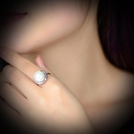 Aprilery Pearl Rings for Women, Fashion Infinity Flower Butterfly Ring Crystal Statement Ring Band Cocktail Costume Stackable Jewelry for Teens Girls Gifts for Her (Pearl 2, 8)