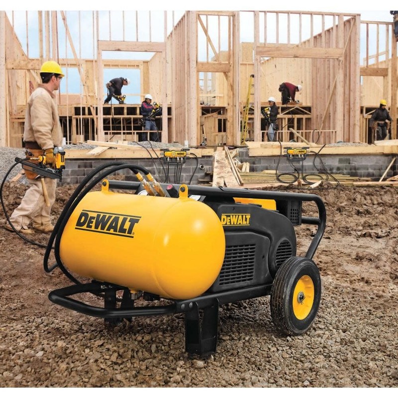 DEWALT D55040 Quadraport Air Line Splitter with Regulator