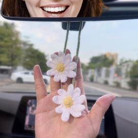 MEAJOO Crochet Daisy Car Mirror Hanging Decor – Handmade Knitted Flower Accessories for Women, Aesthetic Rear View Mirror Decor, Cute Car Accessories (White)