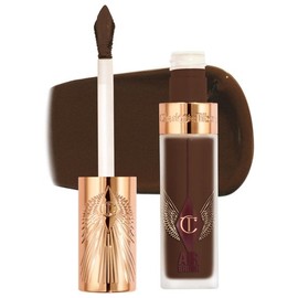 Charlotte Tilbury Airbrush Flawless Crease-Proof Long-Wear Blur Concealer with Hyaluronic Acid 0.29 oz/8.3 g 17 Deep Deep with neutral undertones