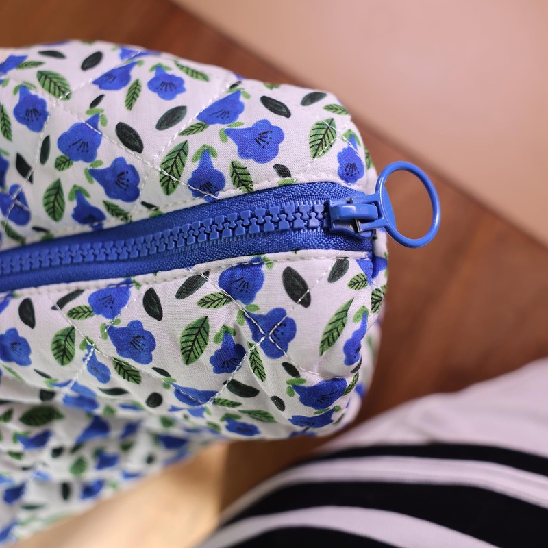 Miucatch Makeup Pouch, Large Capacity, Travel, Large, Vertical, Popular, Cute,
