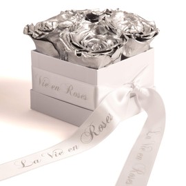 Rosemarie Schulz® Preserved Rose - Flowers Shelf Life for 3 Years - in White Flower Box with Satin Ribbon in Red and Gold Lettering "La Vie en Roses" (Silver)