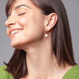 Gold Ohrringe Creolen mit Anhänger zum Wechseln • Edelstahl Ohrhänger mit Charm in weiß • nickelfrei & wasserfest • MIX AND MATCH • Ø 16 mm