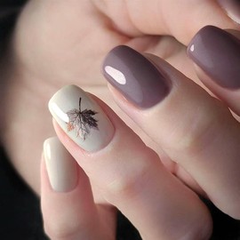 Fall Press on Nails Short Square Fake Nails Gray Maple Leaf Design Gel Glue on Nails Glitter False Nails Gray-Purple White Full Cover Acrylic Stick on Nail for Women Autumn Nail Decorations