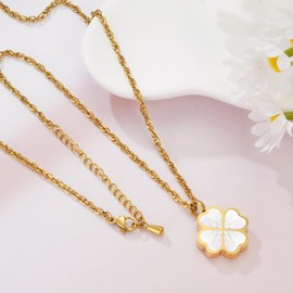 XIUDA Four Leaf Clover Urn Necklace for Ashes for Women Memorial Cremation Jewelry for Ashes Keepsake Ash Necklace Pendent