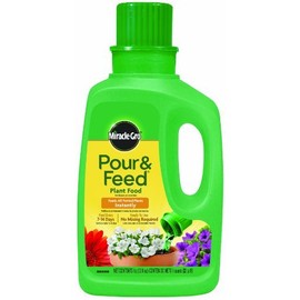 Miracle Gro 1006002 32 Oz Pour & Feed Liquid Plant Food 0.02-0.02-0.02