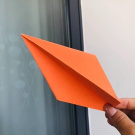 100PCS Premade Origami Paper Airplane Folded Origami Planes for Wedding Party Supplies Plane Themed Kids Birthday Baby Shower Party Table Centerpiece Children's Day Decorations (Rainbow)