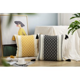 LIGICKY Decorative Boho Throw Pillow Covers, Hand-Woven Pillowcase with Tassels for Couch Sofa Bed Living Room, Black and White 45 x 45 cm