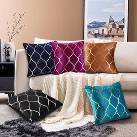 Hanrunsi Black Cushion Cover Velvet 50 x 50 cm Modern Throw Pillow Covers Exquisite 20 x 20 inch with Gold Line Decorative Pillows for Indoor and Outdoor Living Room Couch Sofa Set of 2