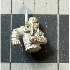 Games Workshop WARHAMMER40K  IMPERIAL GUARD TANK COMMANDER  Or Crew OOP Rare