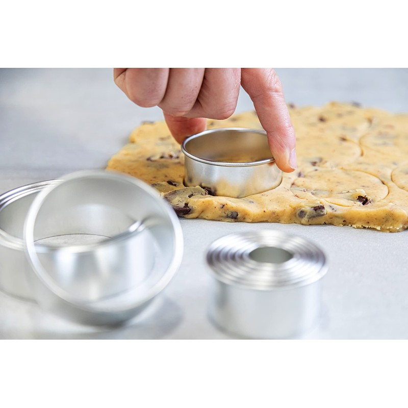 KitchenCraft Round Pastry Cutters with Storage Tin, Metal, Set of