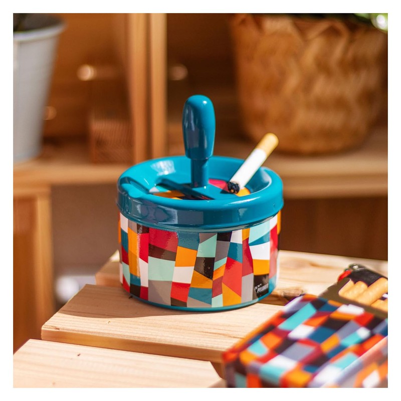 Pylones, Push Button Ashtray