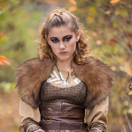 Joukavor Viking Fur Collar Faux Fur Shoulder Wrap for Women Viking Costume Accessory (Brown)