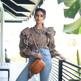 EVVE Quilted Crossbody Bags for Women - Stylish Camera Bag with Tassel - Lightweight Medium Size Shoulder Purse, Tan, One Size