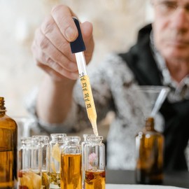 Aswalling 20 Pack Glass Eye Droppers - Curved and Straight Tips, 1 ML Pipette Droppers for Crafts, Measuring and Eyedroppers