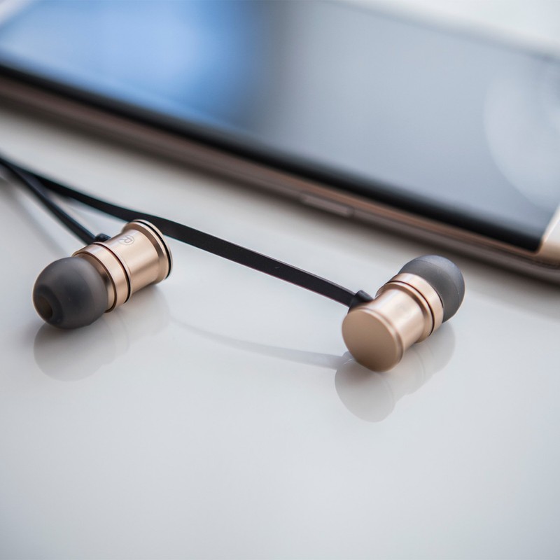 Pro Magnetic Earphones | Built in microphone and track control