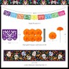 Decoraciones para el Día de los Muertos y Ofrenda para