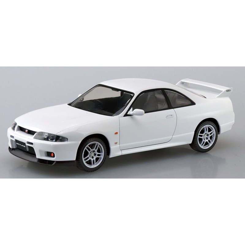 Aoshima Bunka Kyozai 1/32 The Snap Kit Series Nissan R33