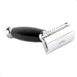 THE SHAVING CO. Rastrillo de Afeitar VINTAGE Tradicional Color Negro. Razor con Mango de Resina Altamente diseñada, ergonómico con detalles de Metal Cromado. Obtén un rasurado perfecto.