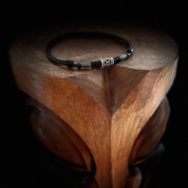 HANA LIMA Sternzeichenhalskette Lederkette Sternzeichen Halskette Surferkette Tierkreiszeichen Horoskop verstellbar (B - STIER (Taurus) / 21. April - 20. Mai)