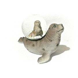 Euro Souvenirs ES17324 Glitter Ball Seal Shaking Ball Glitter Ball Snow Globe