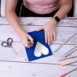 Craft Prickling Needle and Felt, Blue, 20 x 15 x 0.9 cm Mat, Made of Solid Felt Fabric, Prickling Kit for Children and Adults, Pointed Prickle Needle with Wooden Handle, No Templates