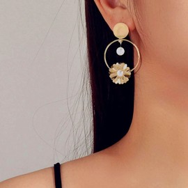 Allereya Vintage Pearl Earrings Exaggerated Circle Drop Earrings Gold Sunflower Earrings Coin Disc Stud Earrings Jewellery for Women and Girls