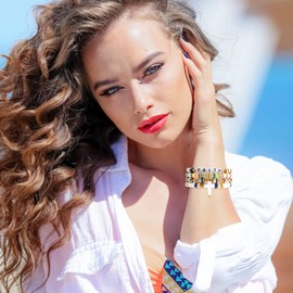 Bohemian Heishi Beaded Bracelets for Women Stackable Clay Beads Bracelets Set with Cross Charm Religion Colorful Stretch Elastic Layering Surfer Bracelets Summer Beach Boho Jewelry Gift for Teen