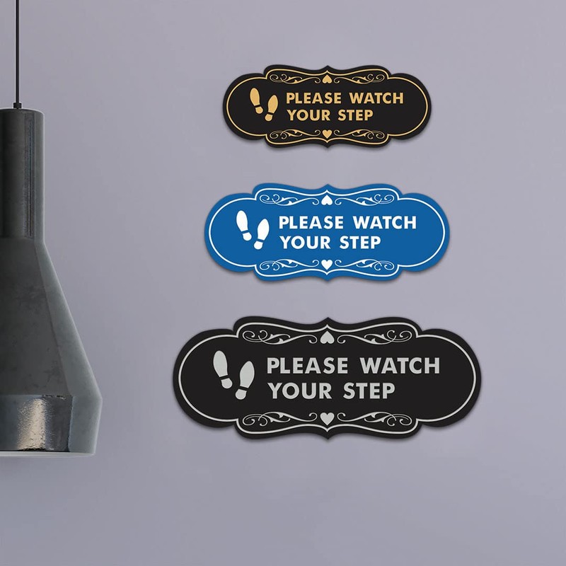 Señal de Designer Please Watch Your Step (huellas) (oro cepillado),