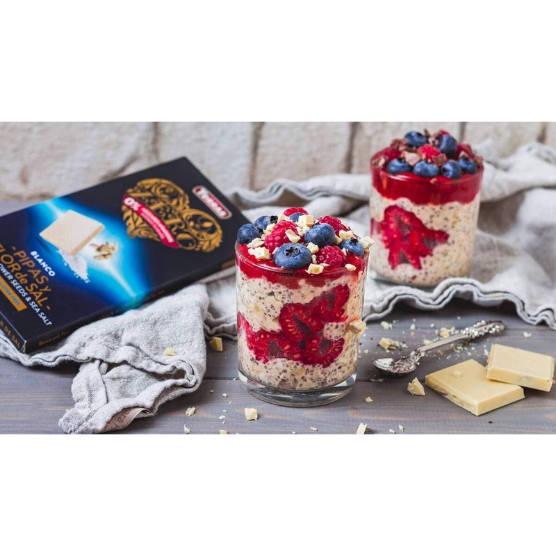 Torras Zero Schokolade, Schokolade ohne Zuckerzusatz, Weiße Schokolade mit Erdbeerstückchen,