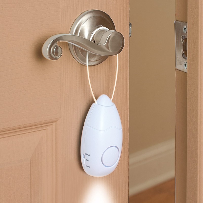AsSeenOnTVGuys Collections Etc 98 Decibal Door Guard Knob Alarm