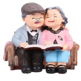 PRETYZOOM Miniature Loving Elderly Couple Figurine Resin Grandparents Figure Old Age Life Statue for Home Wedding Anniversary Valentines Day Decor