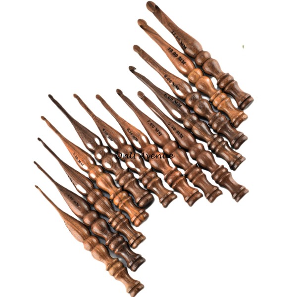 DnU Avenue Sheesham Wood Set of 13 Ergonomic Crochet Hooks