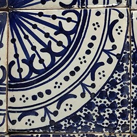 Casa Moro Hanefi Oriental Ceramic Tile 10 x 10 cm Blue White Hand-Painted Moroccan Tile Crafts from Morocco Wall Tile for Beautiful Kitchen Shower Bathroom HBF8290