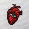 Parche bordado con forma de corazón para coser o planchar,