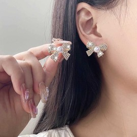 Yheakne Vintage Crystal Bow Earrings Gold Bow Pearl Stud Earrings Rhinestone Bow Knot Earrings Paved Cz Bowknot Pearl Earrings Jewellery for Women and Girls（Pearl 1）