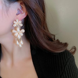 Jumwrit Boho Pearl Flower Earrings Water Drop Dangle Rhinestone Silver Chain Tassel Earrings Statement Chandelier Earrings Long Pearl Teardrop Earrings for Women Girls(Style 1)