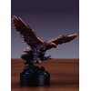 Estatua de águila americana voladora con acabado de bronce, escultura