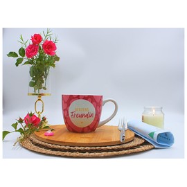 Dekohelden24 XXL Trinkbecher - Maxi - Kaffeebecher - Tassengeschenk Freundin, Kaffeetasse, Motiv: Herzensfreundin in rosa, Größe H/Ø: 9,2 x 10,5 cm, Fassungsvermögen 400 ml, Spülmaschinengeeignet.