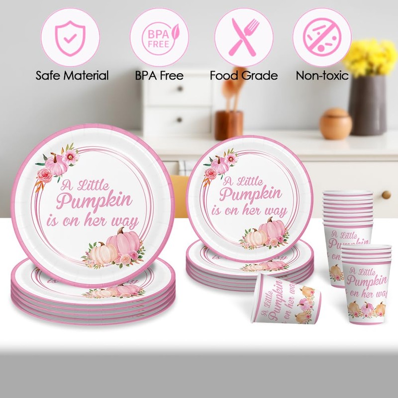 Platos y tazas de A Little Pumpkins is On Her