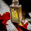 Expressing Gustav Klimt’s work ‘The Kiss’ through scent. / 구스타프
