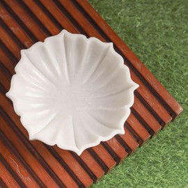 SWADESHI BLESSINGS HandCrafted Marble Lotus Bowl - Organic Modern Home Decor/Fruit/Vintage Ring Dish/Decorative Flower - HouseWarming/Wedding Gifts/Urli (8 Inches), White