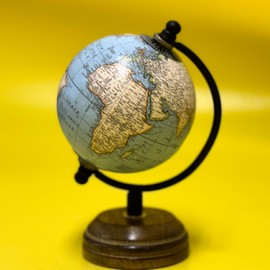 EXERZ 8cm Small Antique Globe with Wooden Base Handmade Decorative Globe (8cm Light Blue)